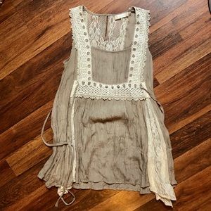 Alter’d Stare small women’s top